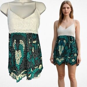 Vanity Y2K Crochet Lace Boho Tank Top Green Cream Paisley Handkerchief Hem S/M